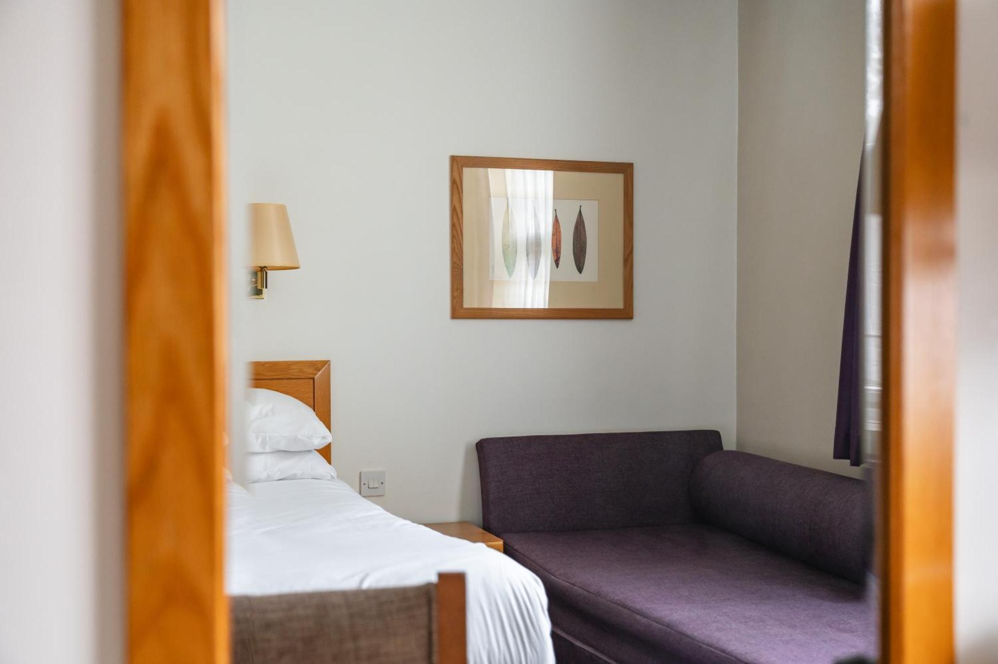 Milestone Peterborough Hotel A1M, Sure Hotel Collection By Best Western Stilton Exterior photo