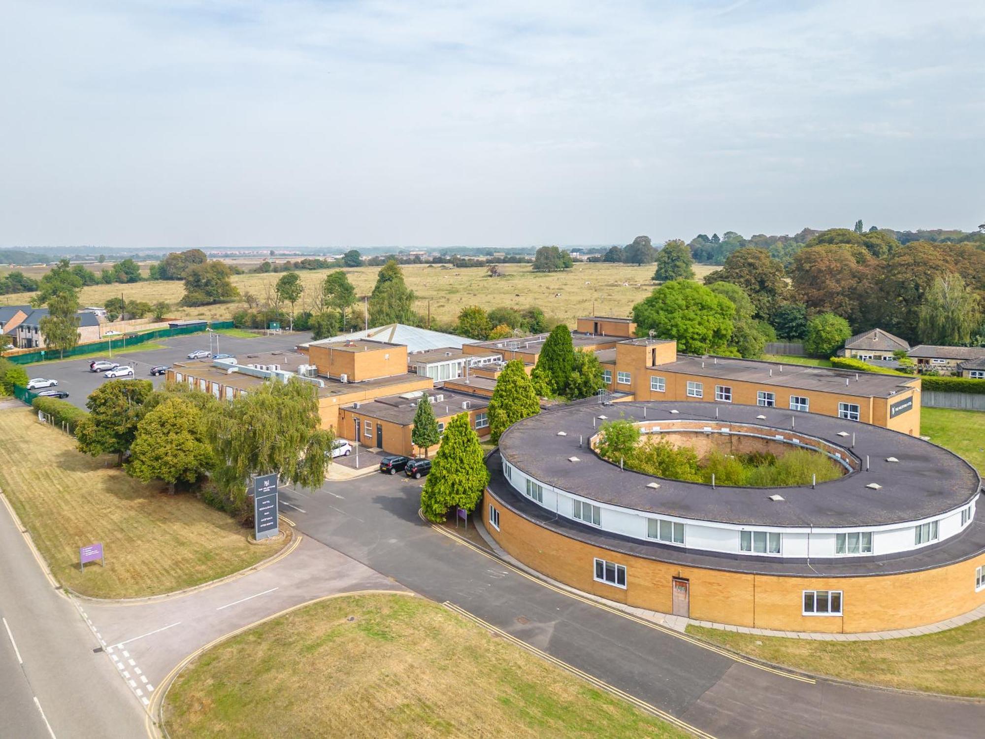 Milestone Peterborough Hotel A1M, Sure Hotel Collection By Best Western Stilton Exterior photo