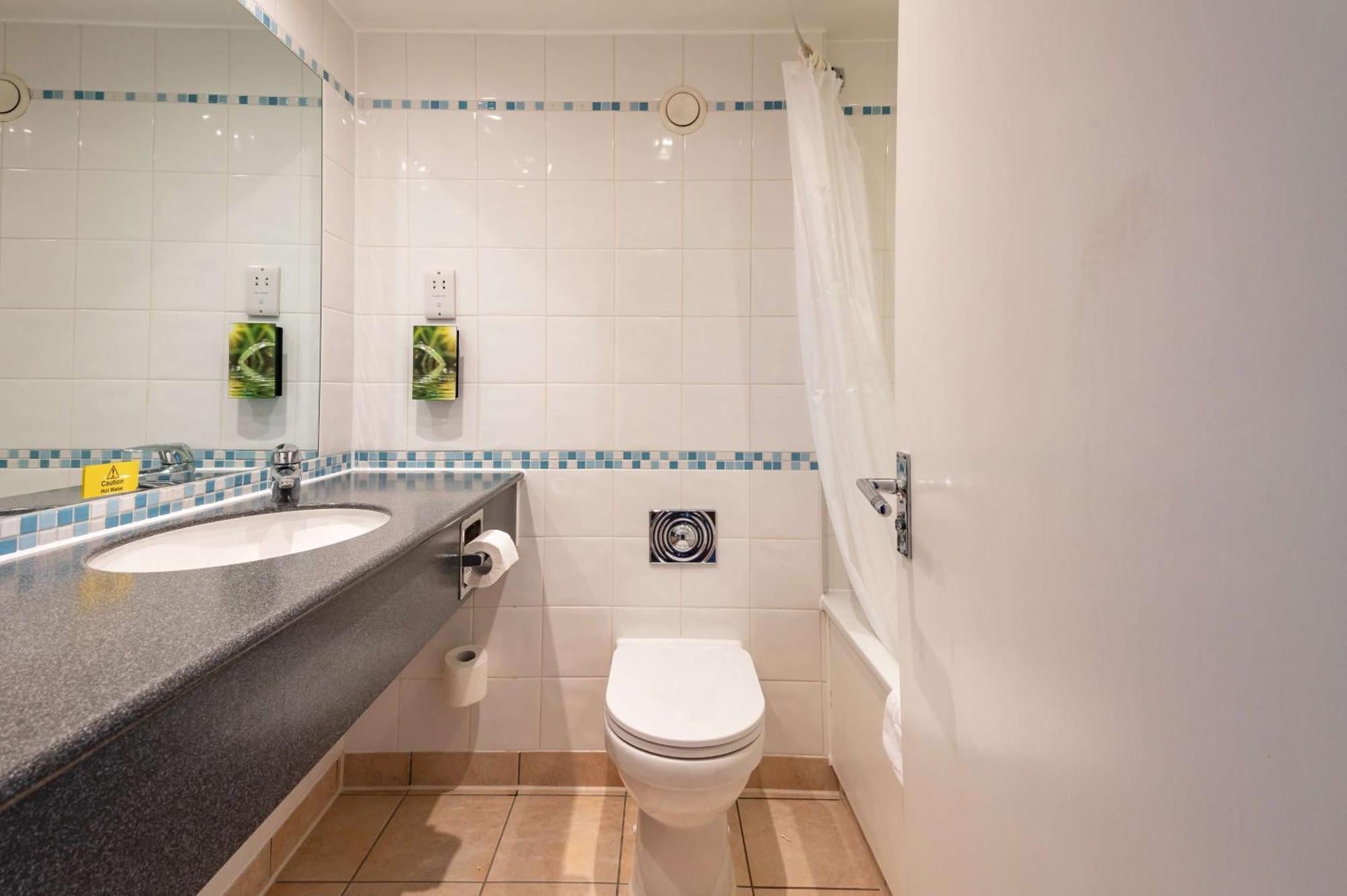 Milestone Peterborough Hotel A1M, Sure Hotel Collection By Best Western Stilton Exterior photo