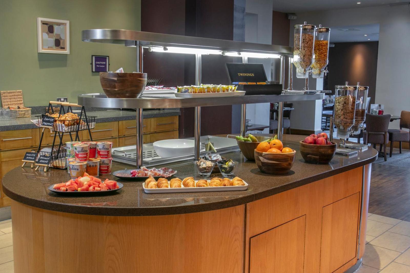 Milestone Peterborough Hotel A1M, Sure Hotel Collection By Best Western Stilton Exterior photo