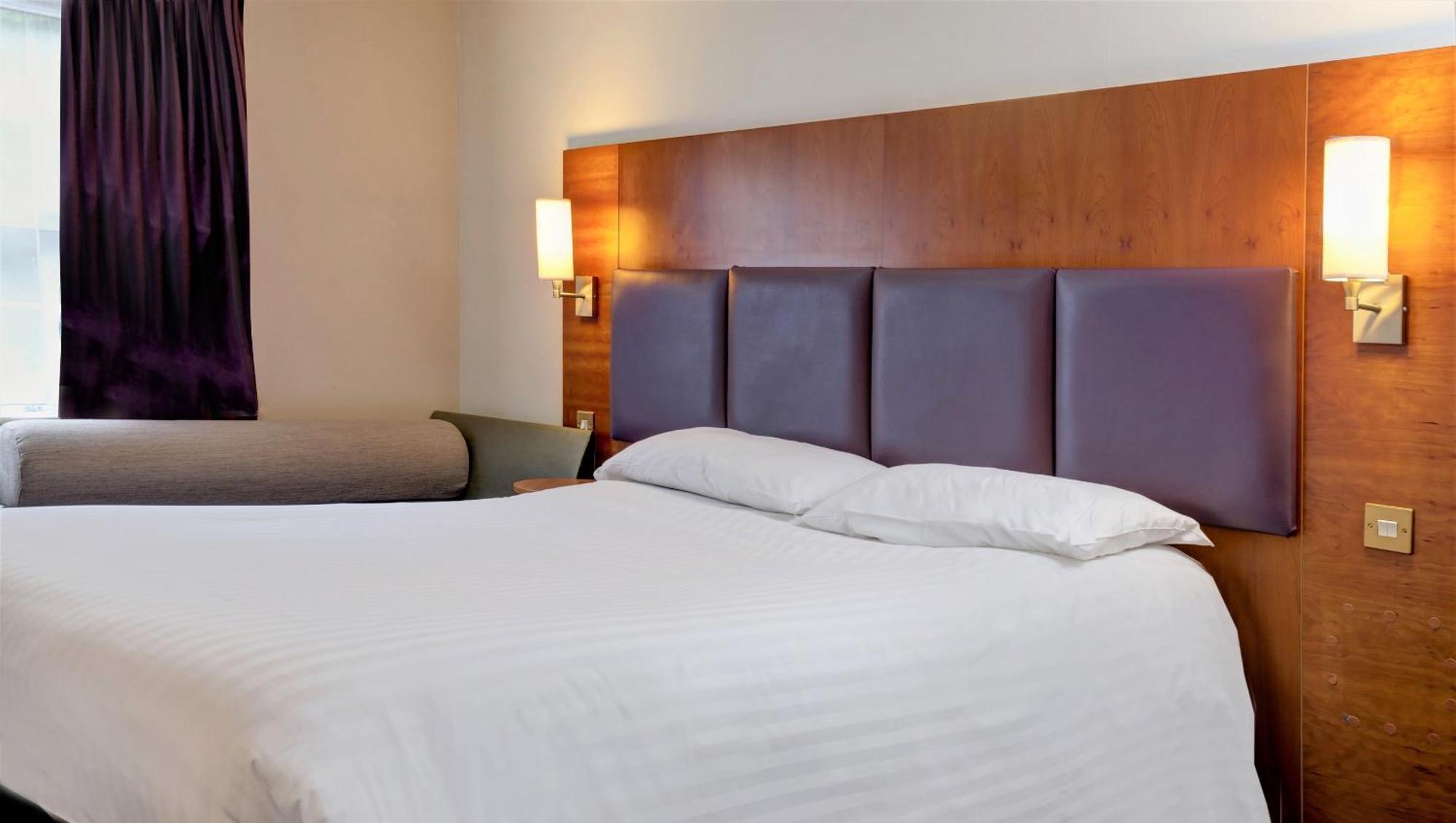 Milestone Peterborough Hotel A1M, Sure Hotel Collection By Best Western Stilton Exterior photo