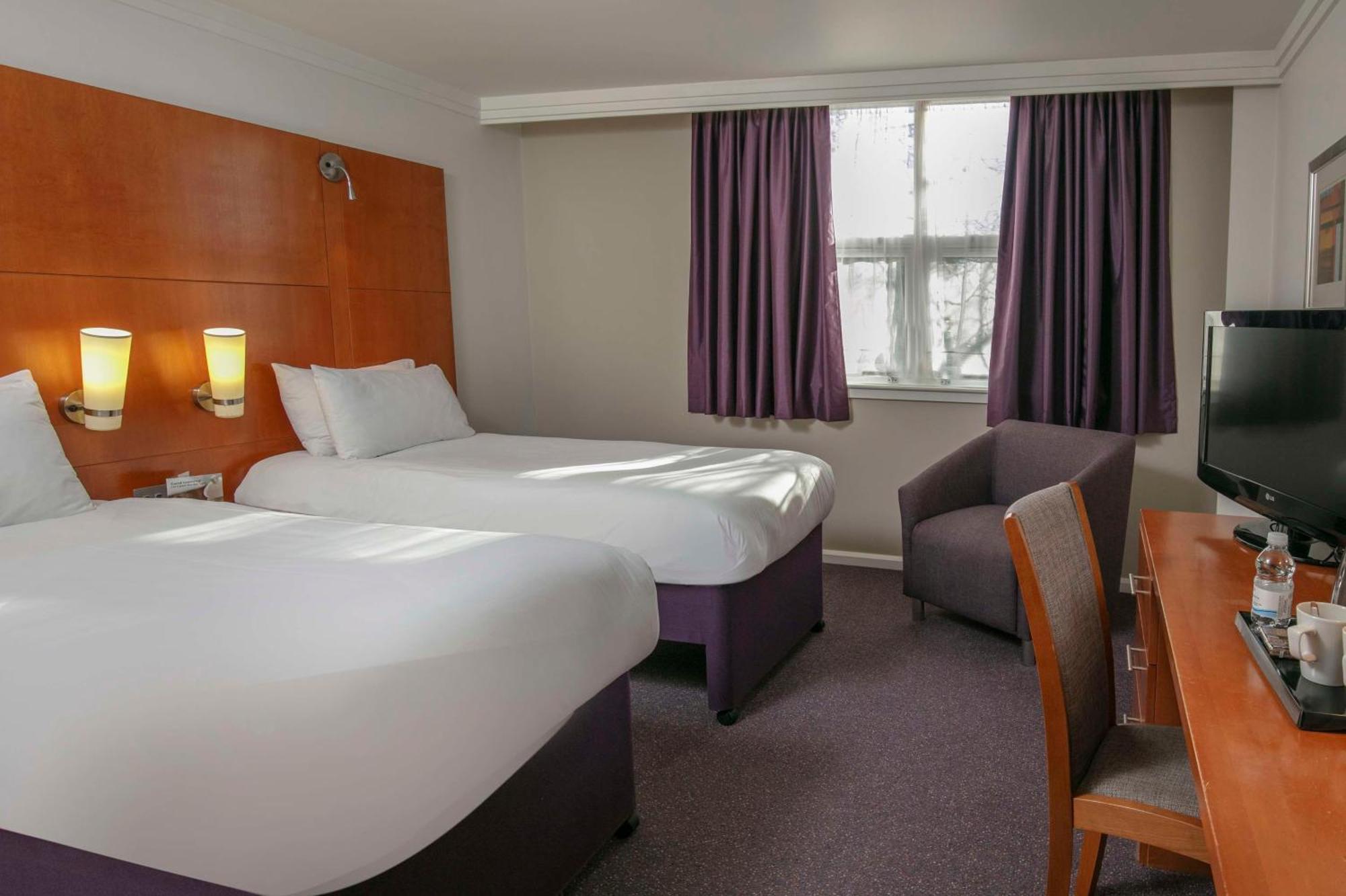 Milestone Peterborough Hotel A1M, Sure Hotel Collection By Best Western Stilton Exterior photo